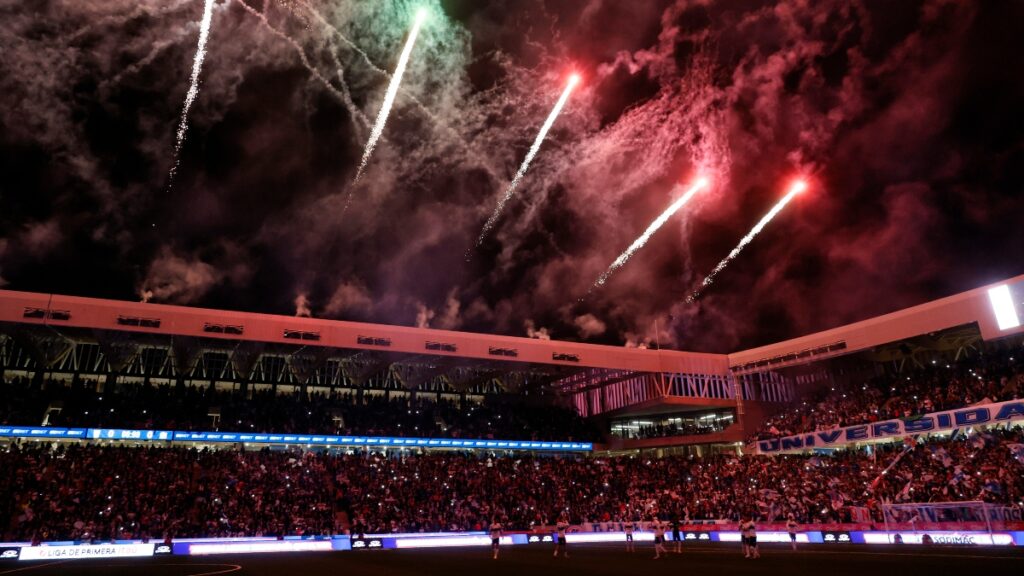 Podio para el Claro Arena: El nuevo estadio de la UC fue tercero en el ...