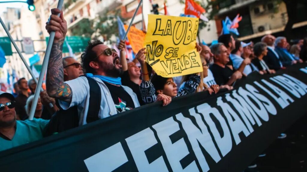 Universidades públicas argentinas salen a las calles para exigir un ...