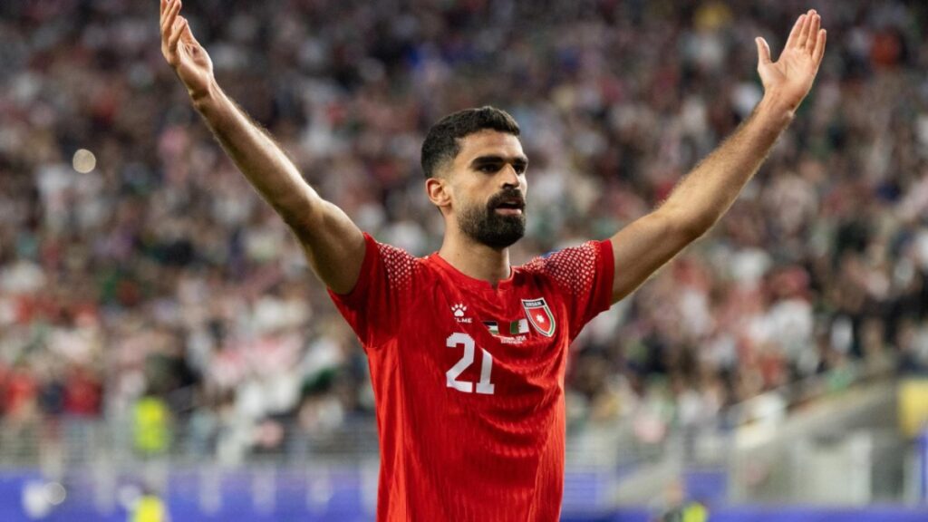 Al Rashdan sorprendió y abrió la cuenta para Jordania ante Argelia en ...